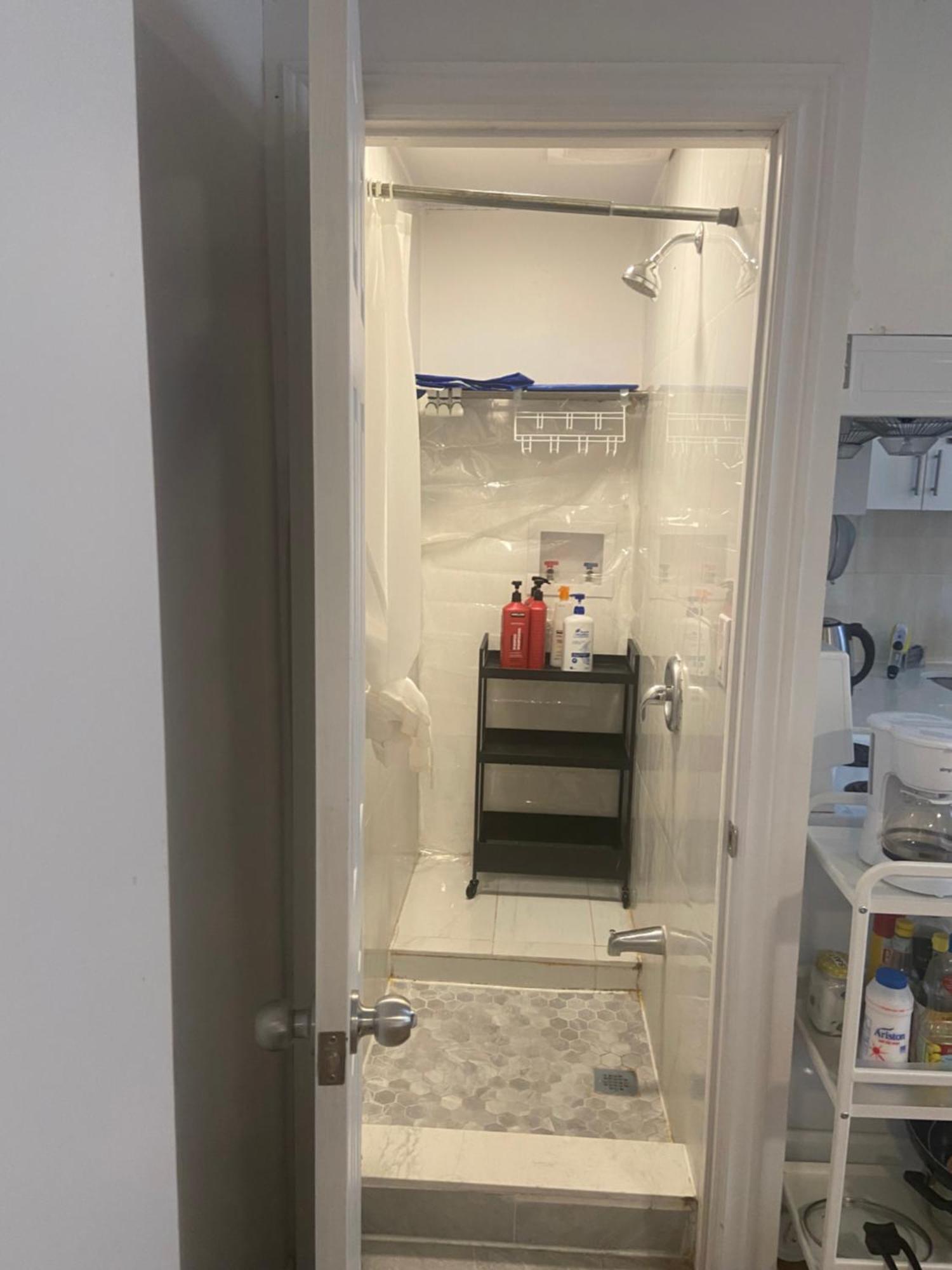 Double Room With Shared Bathroom 536B 多伦多 外观 照片
